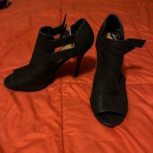 Sexy heels! Chinese Laundry 8M